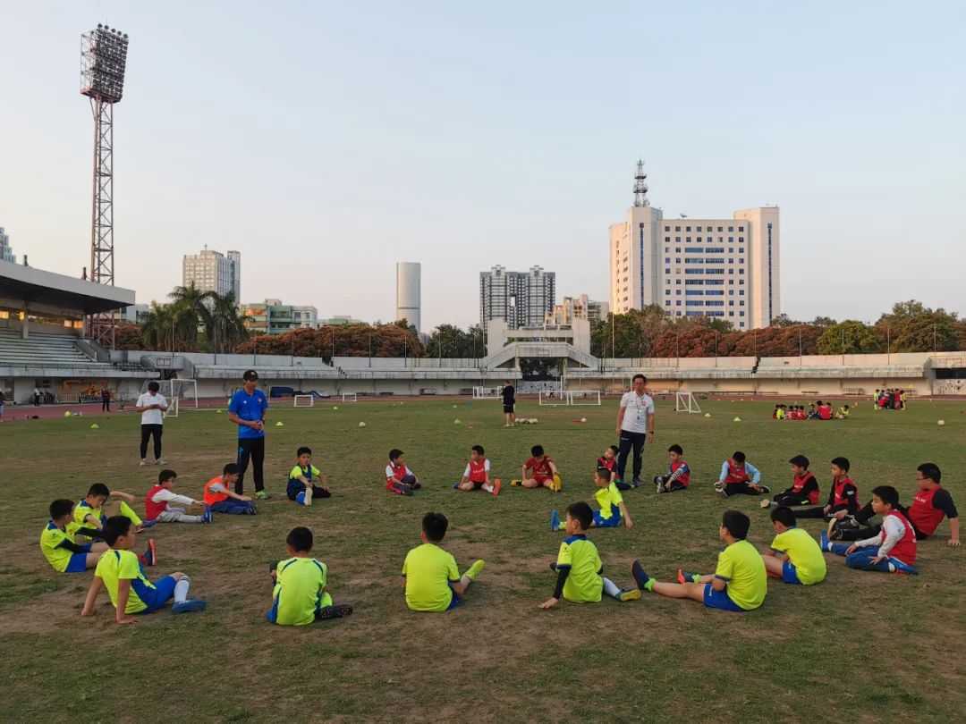 吴坪枫(中山市东区足球协会正式成立！前国足、恒大球员当选会长)